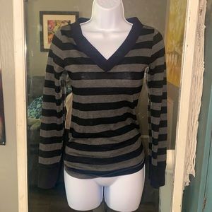 3/$20 Zenana Outfitters B&G Stripe long sleeve Sweater Size small Good condition